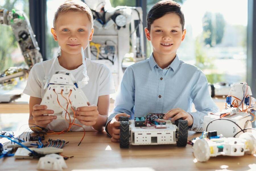 20 Top STEM Gifts for Tweens Aged 1012 That Spark Innovation Tween